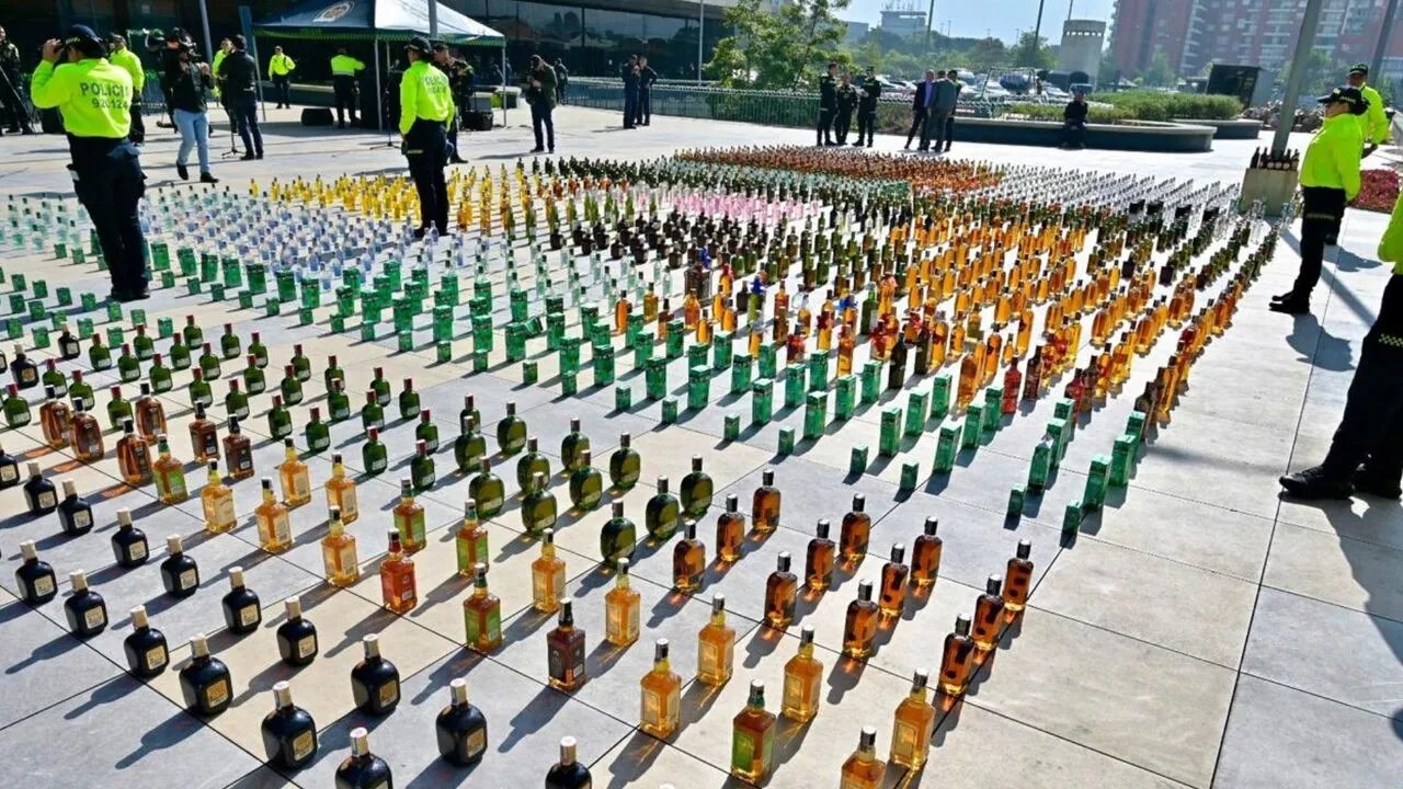 ¡Cae mega fábrica de licor adulterado en Bogotá! Incautan más de 4.000 botellas listas para su comercialización