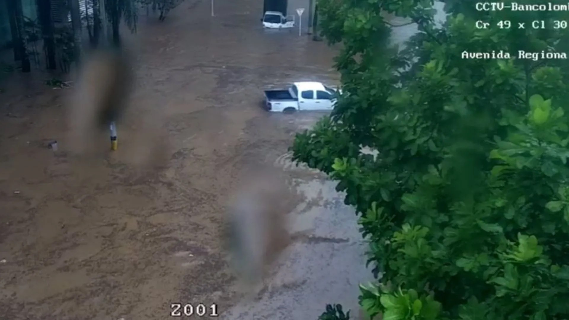 Total chaos! Heavy rains collapse mobility on Regional Avenue