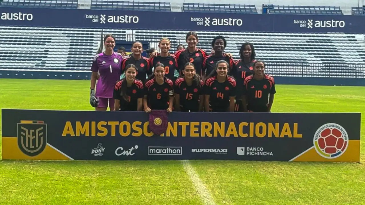 La Selección Femenina sub-17 celebra en Ecuador