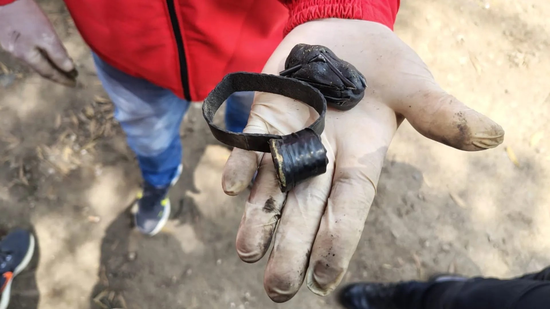 ¡Tenían silbatos, chinchetas e incluso plastilina! Sellan contenedor que funcionó como falso elevador de llantas en Fontibón