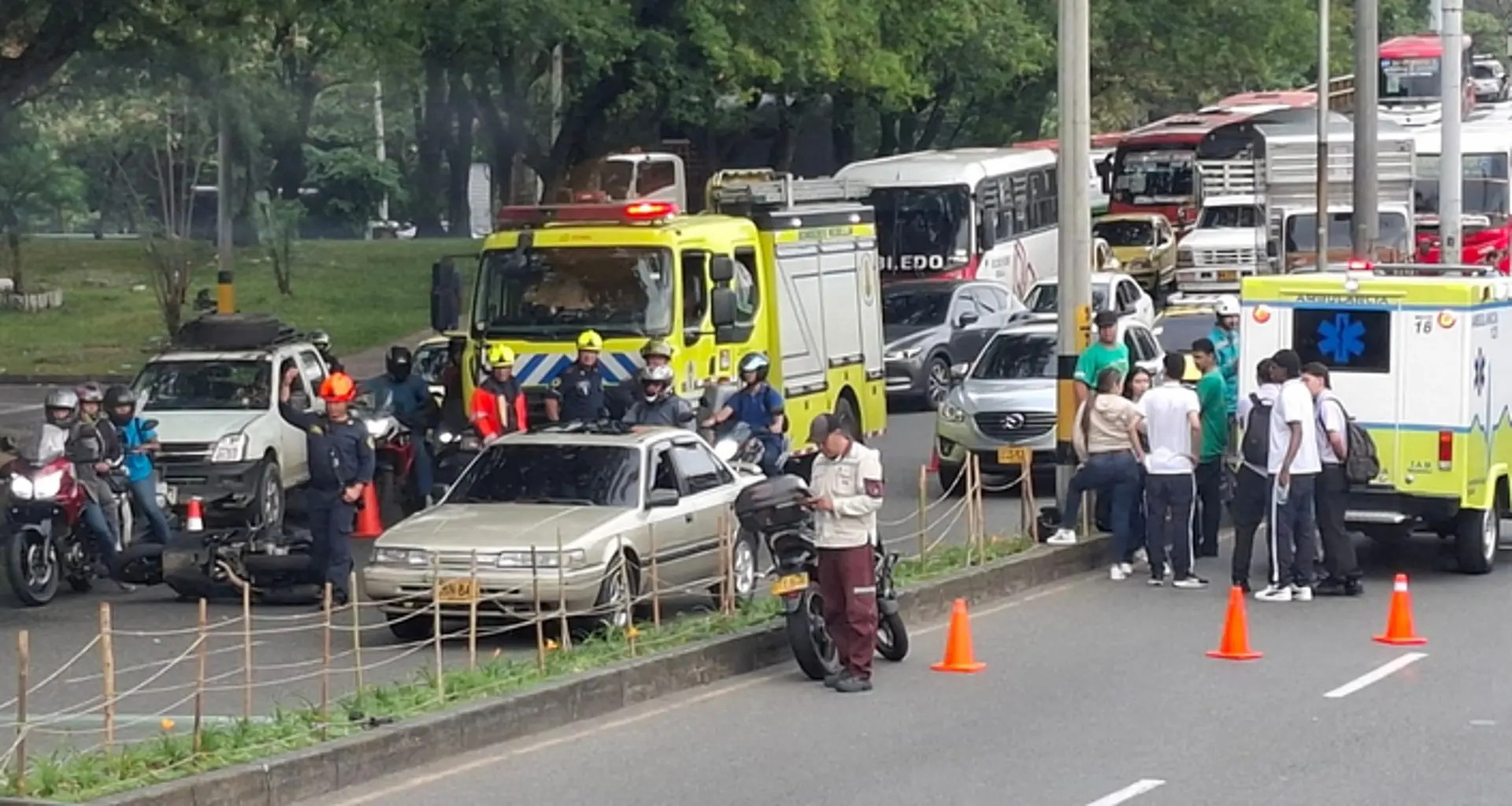 ¡OJO con el taco! Siniestro vial en el puente de Colombia por Suramericana
