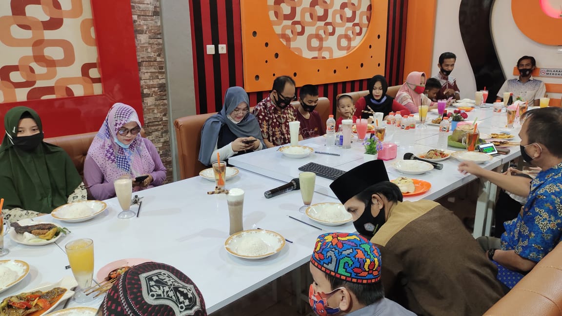 Acara Buka Puasa - stiedahanidahanai