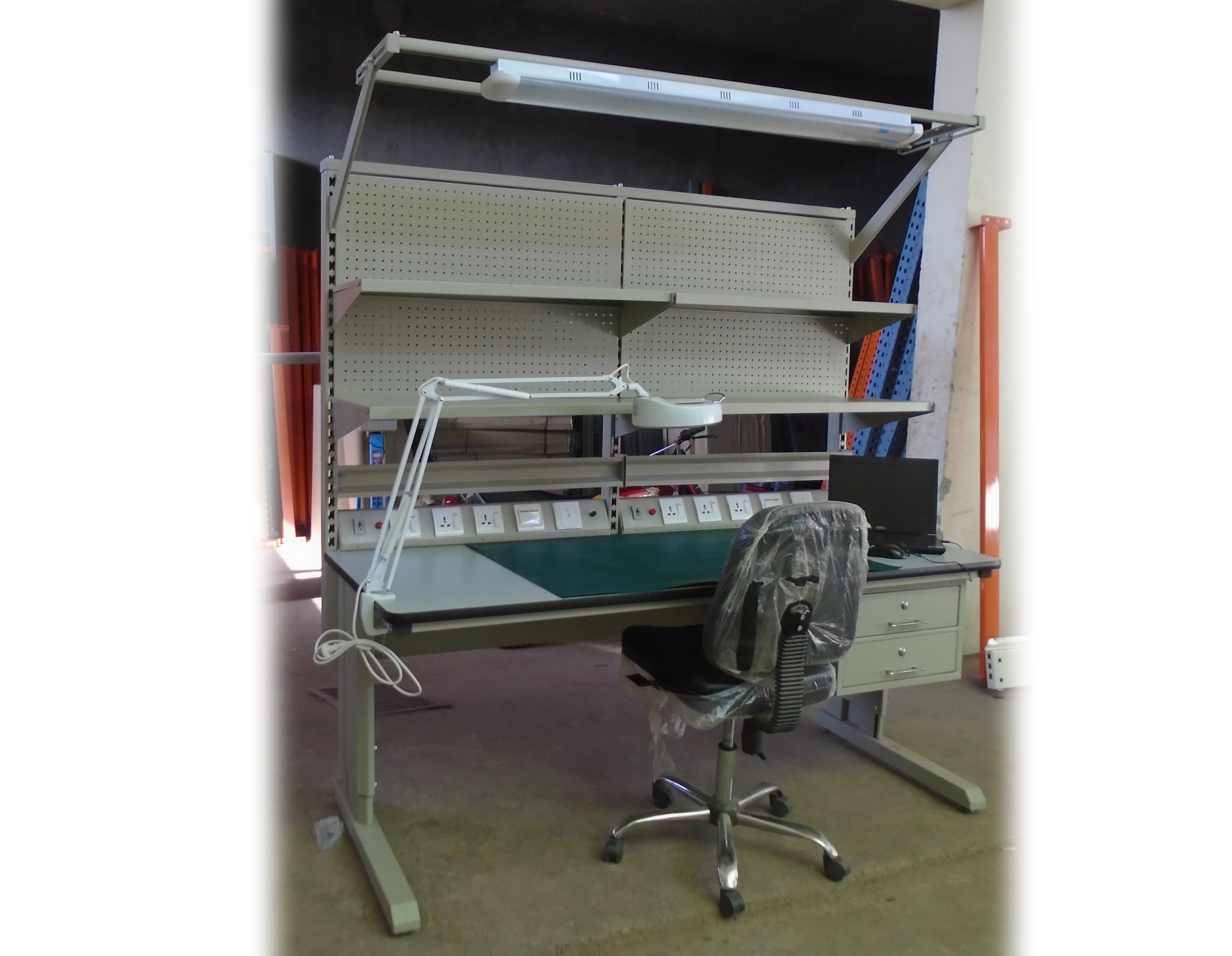 · a teclab static control bench . ESD Work Bench - Store Space Racks