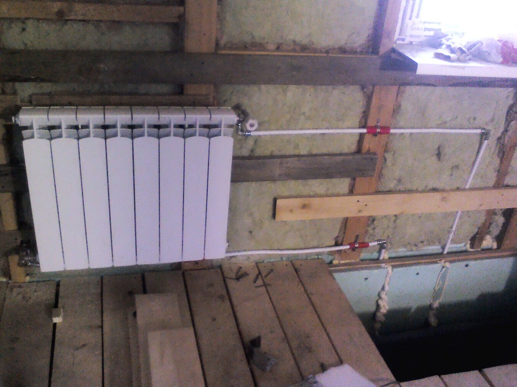 Как правильно установить радиатор отопления на вагонку