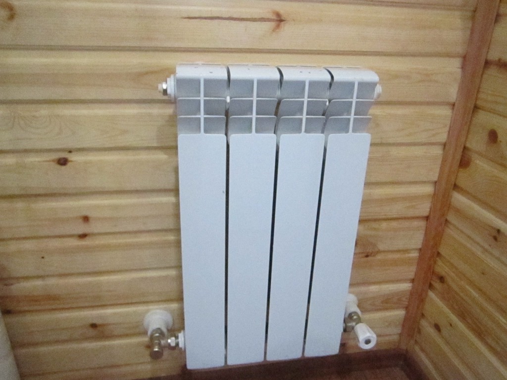 Как правильно установить радиатор отопления на вагонку