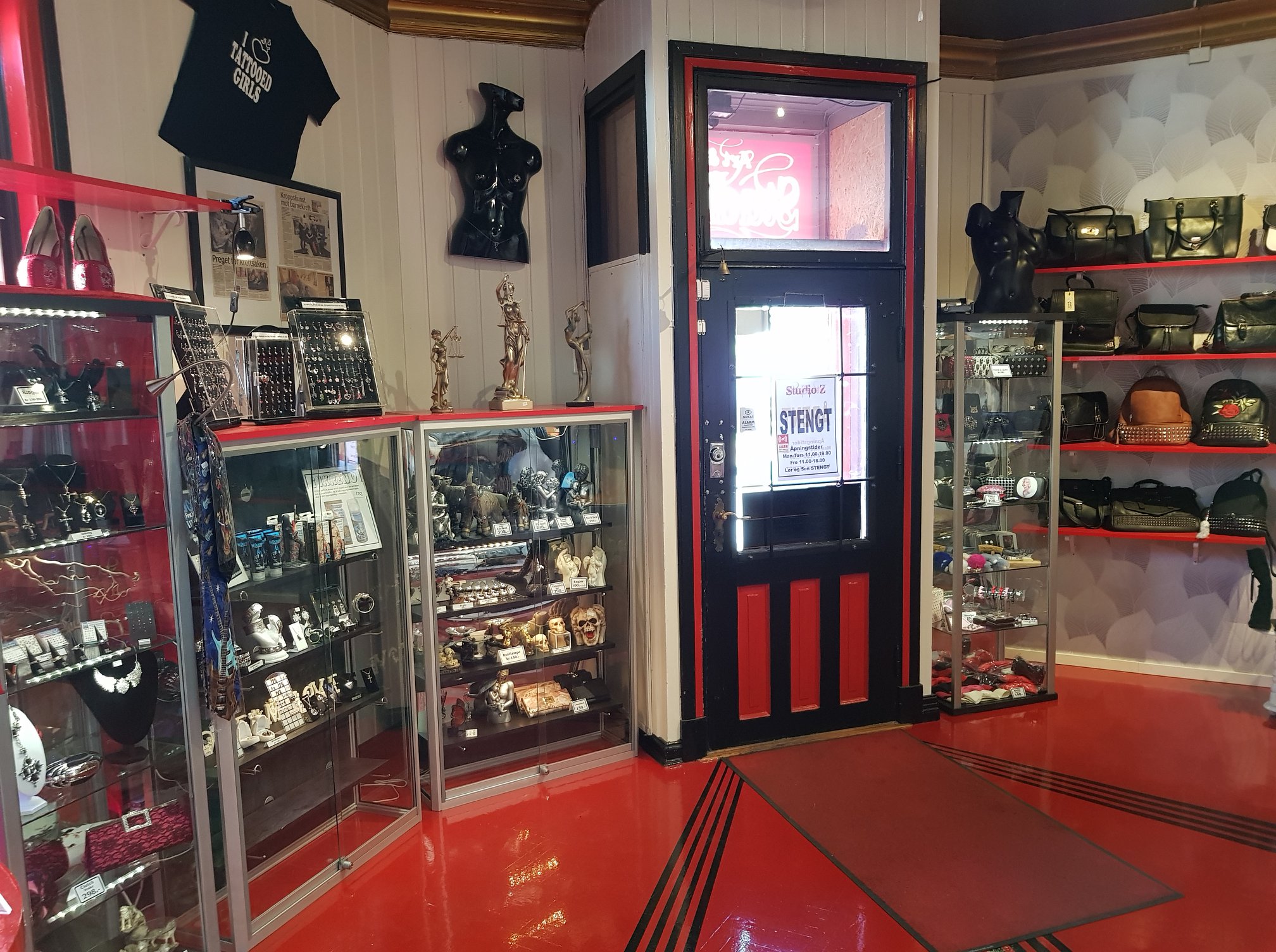 Art & Tattoo Studio Z Tønsberg – Tattoo Og Piercing Studio Med Salg Av Piercingsmykker. 1504_x_2016_jpg