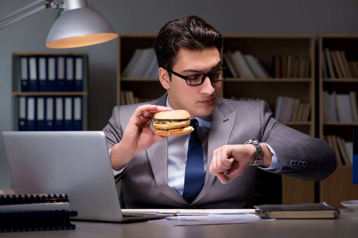 Weekend ‘Eating Jetlag’ Tied to Higher Heart Disease Risk in Men