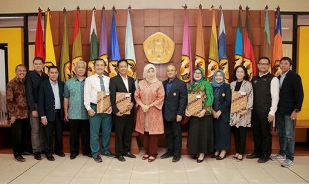 Wartawan Senior: Memilih Rektor Unpad Terapkan Litsus, Independensi Kampus  Makin Lenyap - Suara Nasional