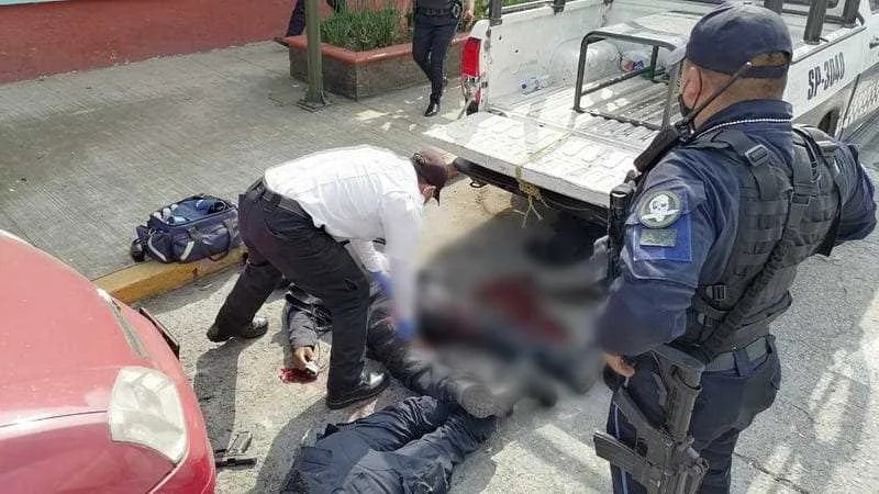 Ataque armado en Orizaba deja dos policías caídos en Sur 15, cerca del Semefo