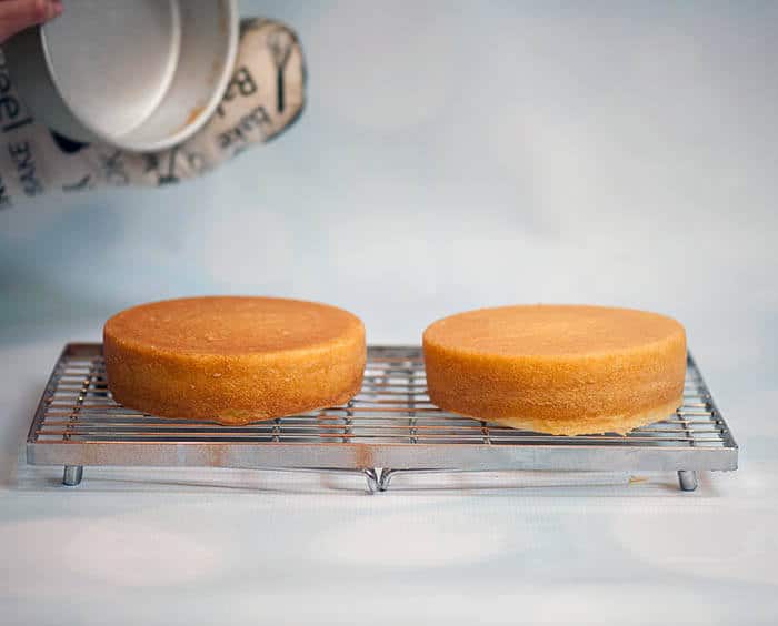 How To Get Cake Out Of Pan Without Parchment Paper What