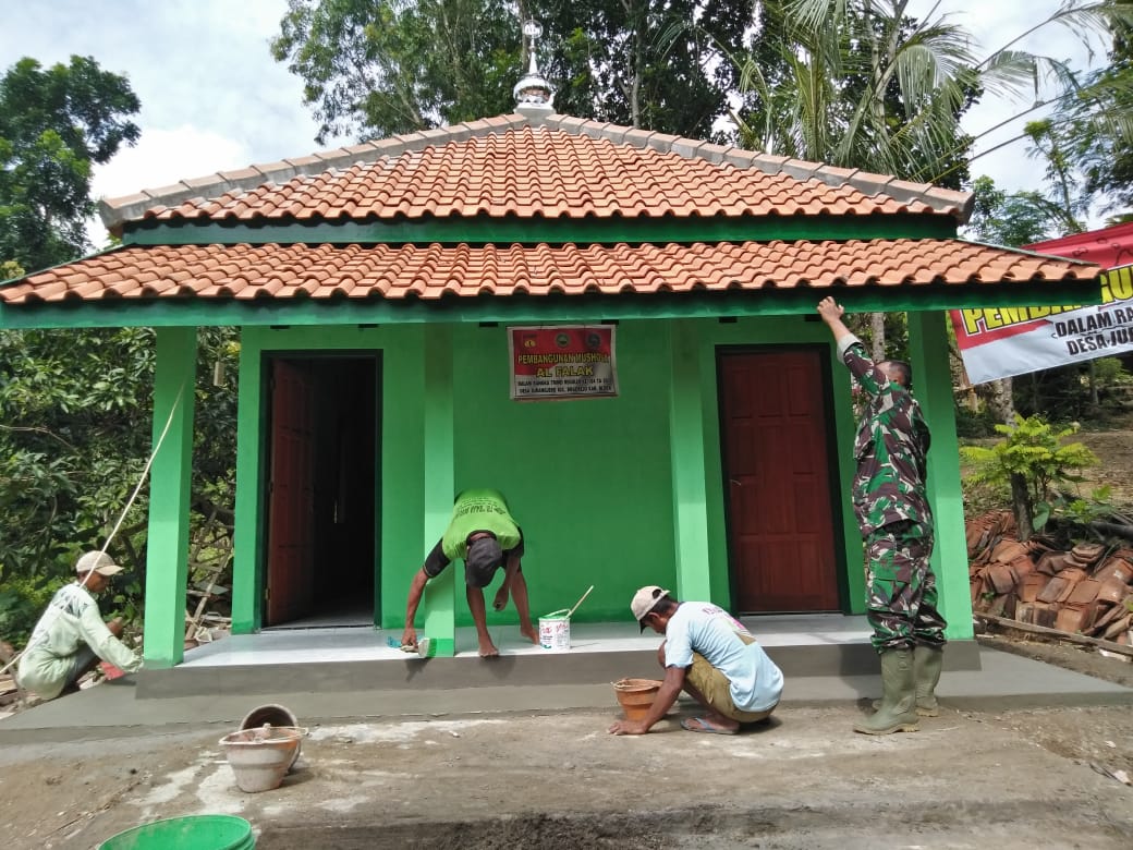 Pinta Warga Dinding dan Kusen Mushola Dicat Warna Hijau Tentara – Sulut  Daily