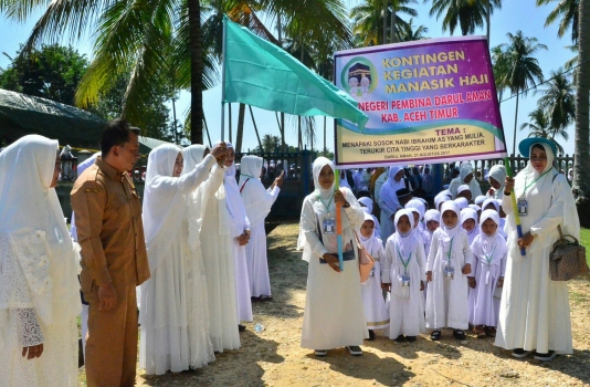 Sekolah menengah umum tingkat pertama (smp) darussa'adah didirikan pada tahun 1984 dan sekolah menengah umum tingkat atas (sma) mendapat izin. Murid dari 73 Paud Di Aceh Timur Ikut Manasik Haji | Kabar ...