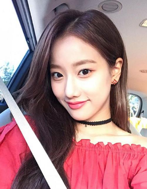 이제서야 글을 쓰게 되어서 너무 죄송해요. 이나은 프로필 성형전 몸매 과거 키 인스타 고향 쌍수 코 남친 발 ...