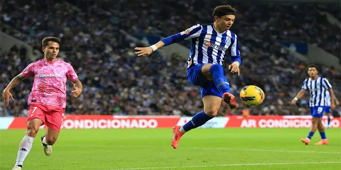 Sportivitas Membuahkan Hasil, Ajax Bangkit Sementara Wolves Terus Merosot