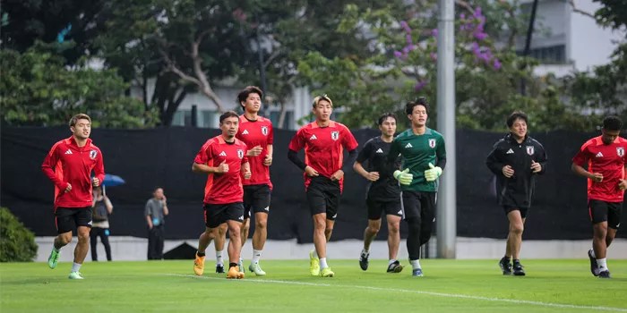 Timnas Jepang Jalani Latihan dengan Penuh Tawa di Bawah Rintik Hujan