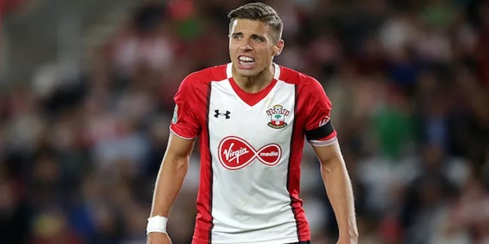 Bek Southampton, Bednarek, Menderita Cedera Ligamen Lutut