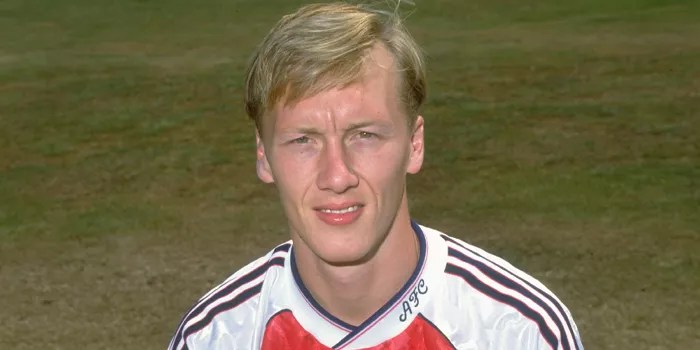 Legenda Arsenal: Lee Dixon Tembok Tangguh yang Terlupakan