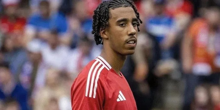 Amorim Ungkap Alasan Leny Yoro Masih Belum Kembali Ke Skuad MU