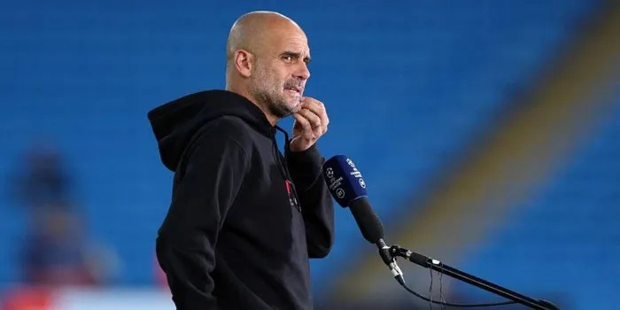 Pep Meminta Maaf Usai Insiden Menggores Wajahnya Sendiri