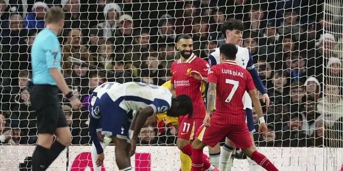 Liverpool Dominasi Tottenham, Salah Ingatkan Lini Belakang!