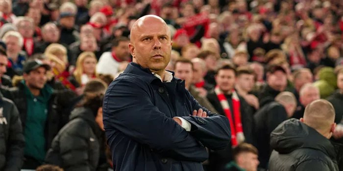 Arne Slot Tak Kira Chelsea Terpeleset Lawan Everton dengan Hasil Imbang