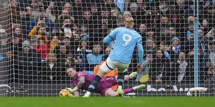 Erling Haaland Gagal Mengeksekusi Penalti Ke Gawang Everton