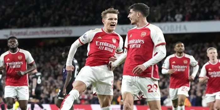 Arsenal Berniat untuk Konsisten Sambil Berharap Liverpool Terpeleset