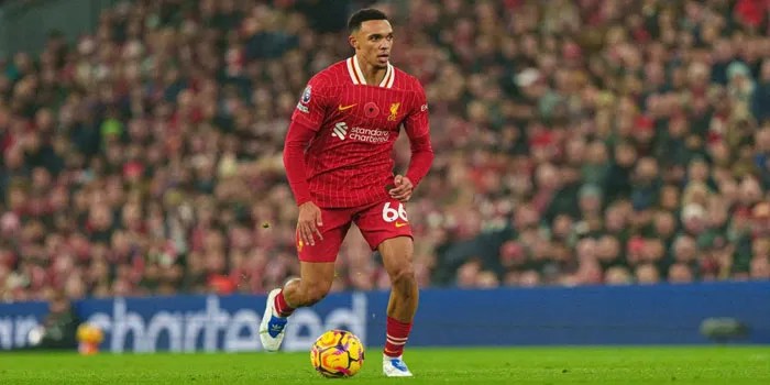 Roy Keane Menyindir Trent Alexander-Arnold Tak Layak ke Real Madrid