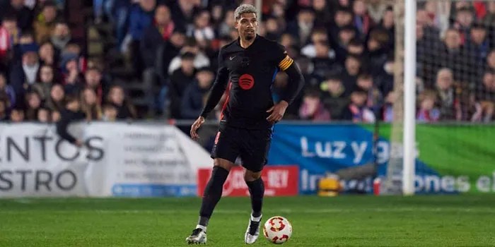 Barcalona Minta Juventus Naikkan Penawaran untuk Ronald Araujo