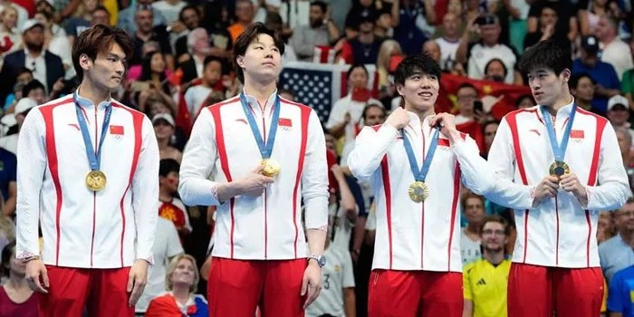China Akhiri Dominasi 40 Tahun AS di Renang Gaya Estafet Putra