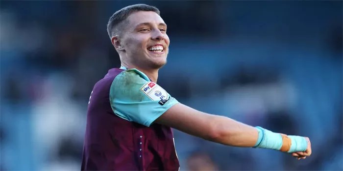 Maxime Esteve: Bek ‘Rolls Royce’ Membawa Burnley ke Rekor Luar Biasa