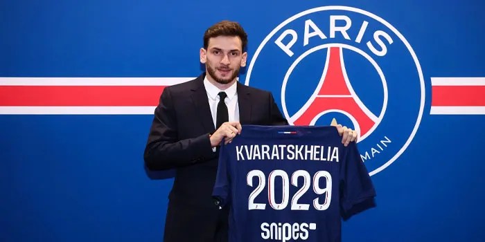 Khvicha Kvaratskhelia Resmi Bergabung dengan Paris Saint-Germain!