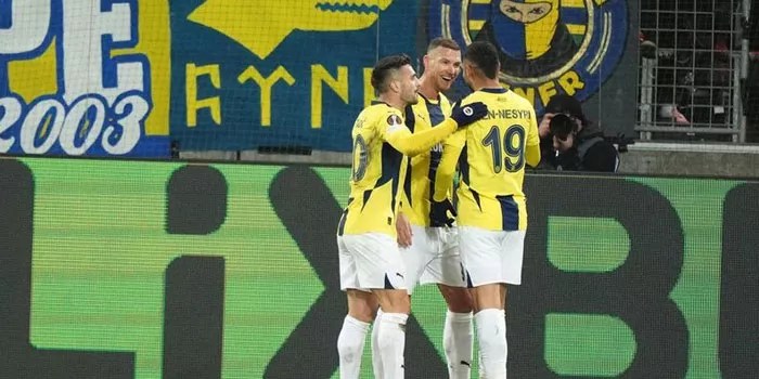 Jose Mourinho Tak Bisa Hadir Saat Laga Melawan Midtjylland!