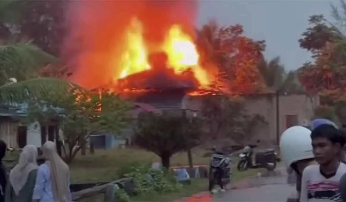 Warga Madina Marah, Bakar Rumah Milik Terduga Bandar Narkoba