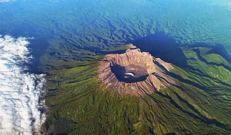 Gunung Raung, Destinasi Pendakian Dengan Pesona Alam Yang Memukau