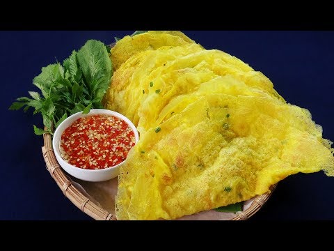 It is filled with pork, shrimp and bean sprouts. Asian Food Adventure 1 Banh Xeo Talk With Donuts