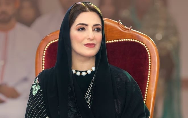 السيدة الجليلة تعزي في وفاة الحاج عبدالرحيم البلوشي النزواني السيدة الجليلة تعزي في وفاة الحاج عبدالرحيم البلوشي النزواني