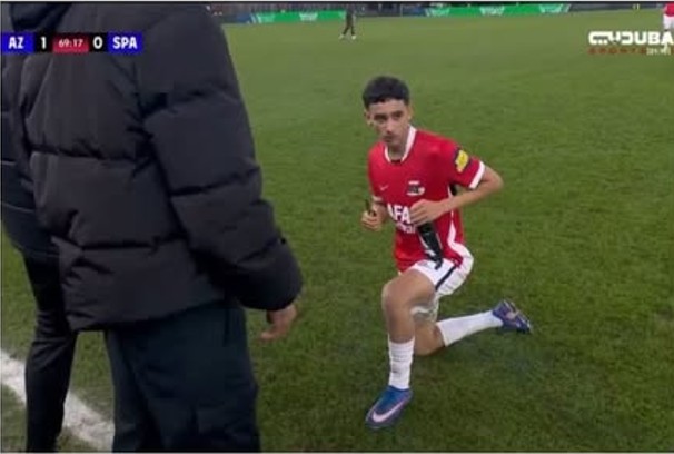 لاعب مسلم يفطر على أرضية الملعب ويشعل الدوري الهولندي