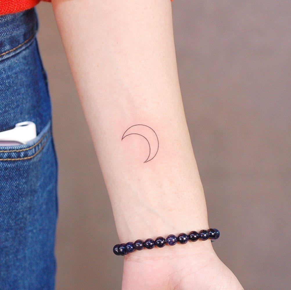Crescent Moon By @Wittybutton_Tattoo - Tattoogrid.net 999_x_1002_jpg