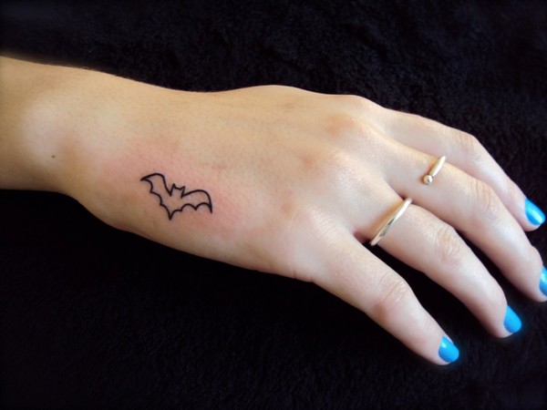 Small Cute Bat On Hand - (Tattoo Pictures)(Tattoo Pictures) 450_x_600_jpg