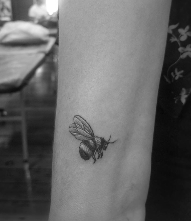 150+ Beautiful Bee Tattoos Designs With Meanings (2022) - Tattoosboygirl 926_x_800_png
