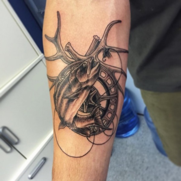 81 Desenhos Criativos Do Tatuagem Dos Peixes Para Aqueles Amantes Aquáticos » Tatuagens Hd 600_x_600_jpg