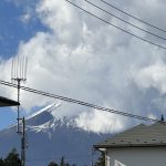 鈴木大地選手、先頭フォアボールを選びホームインする！