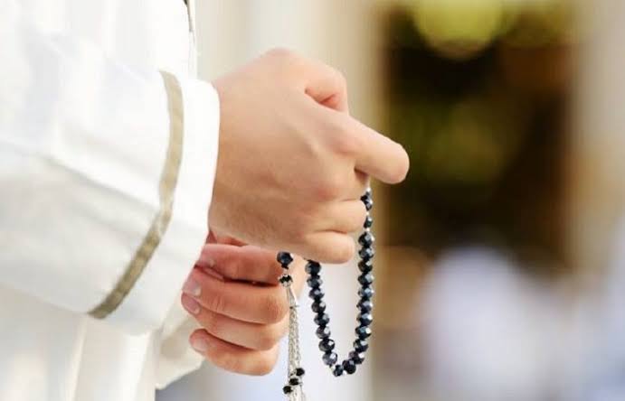 Keistimewaan Berdzikir saat Orang Lain Lalai | Tebuireng Online