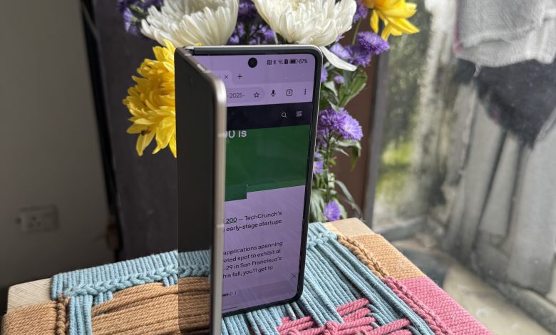 Honor's Slim Magic V5 Foldable sangat menyenangkan untuk digunakan, minus benjolan kamera besar Honor's Slim Magic V5 Foldable sangat menyenangkan untuk digunakan, minus benjolan kamera besar