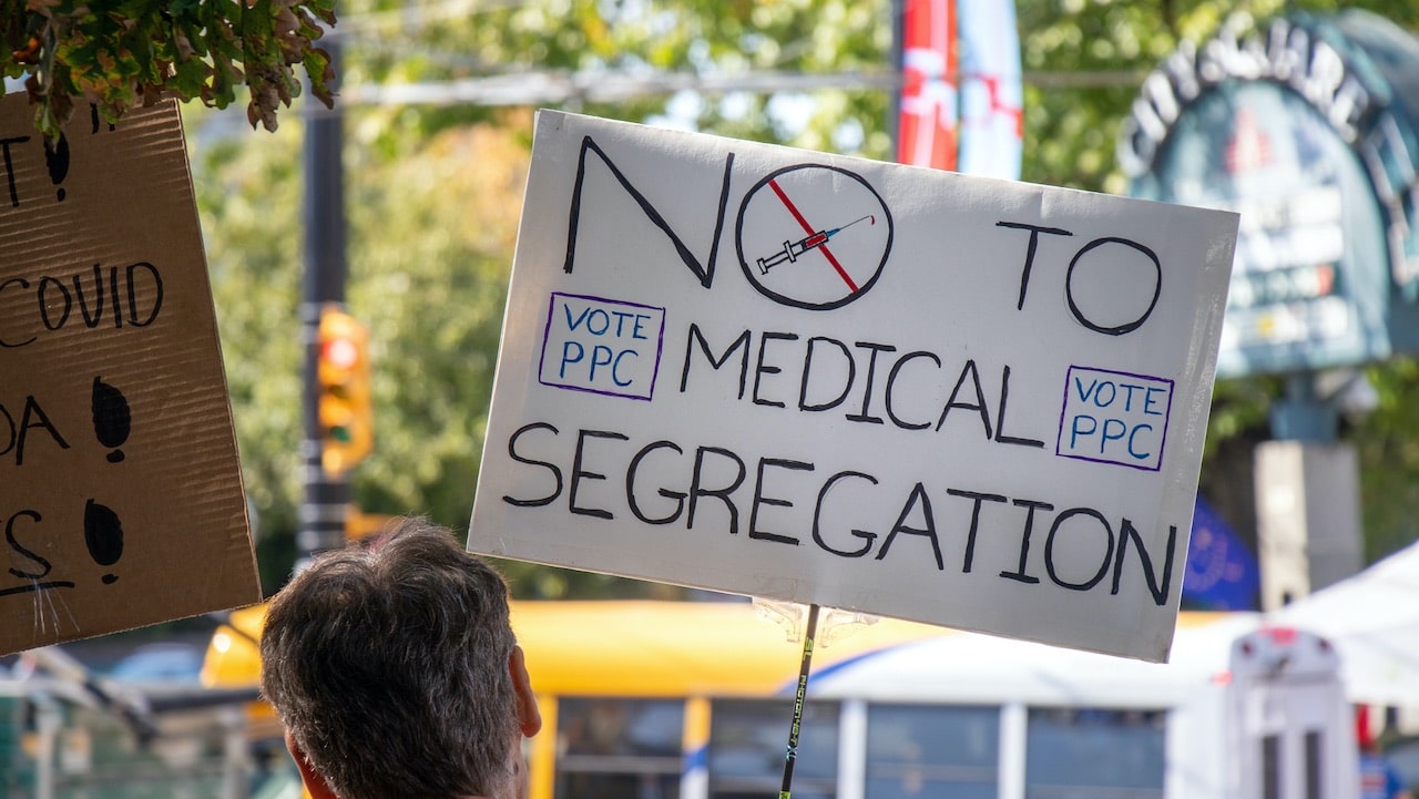 No Vax: Facebook Rimuove Una Rete Di Attivisti Italo-Francese 721_x_1280_jpg