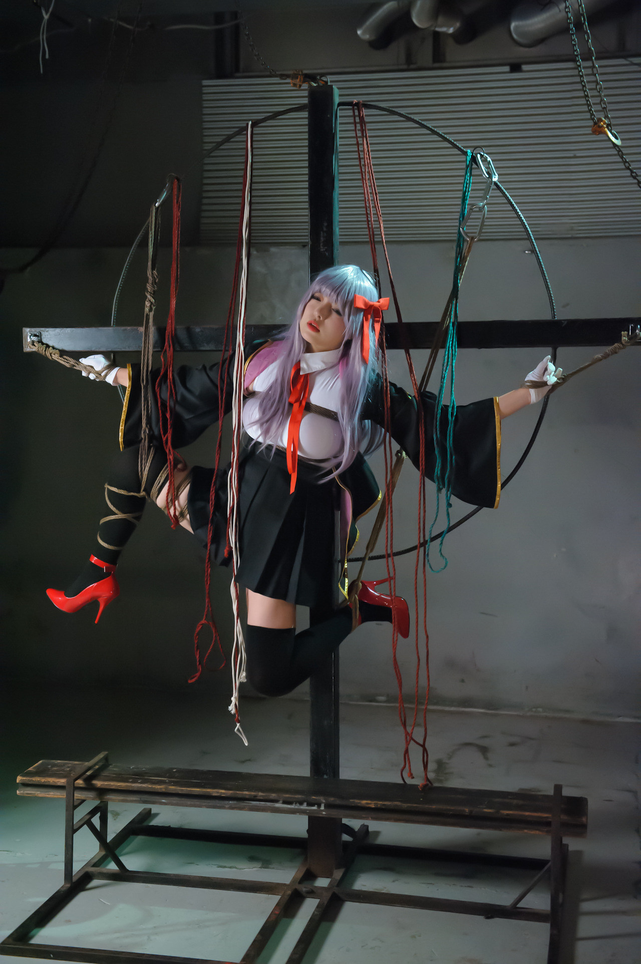 あなたが好きなのは？ダークな世界観で緊縛されている少女(40)