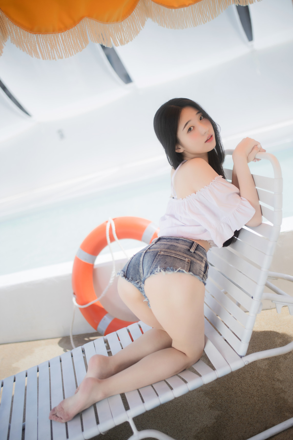 Yeon Woo 연우, Mini Photobook “Vacation”(2)