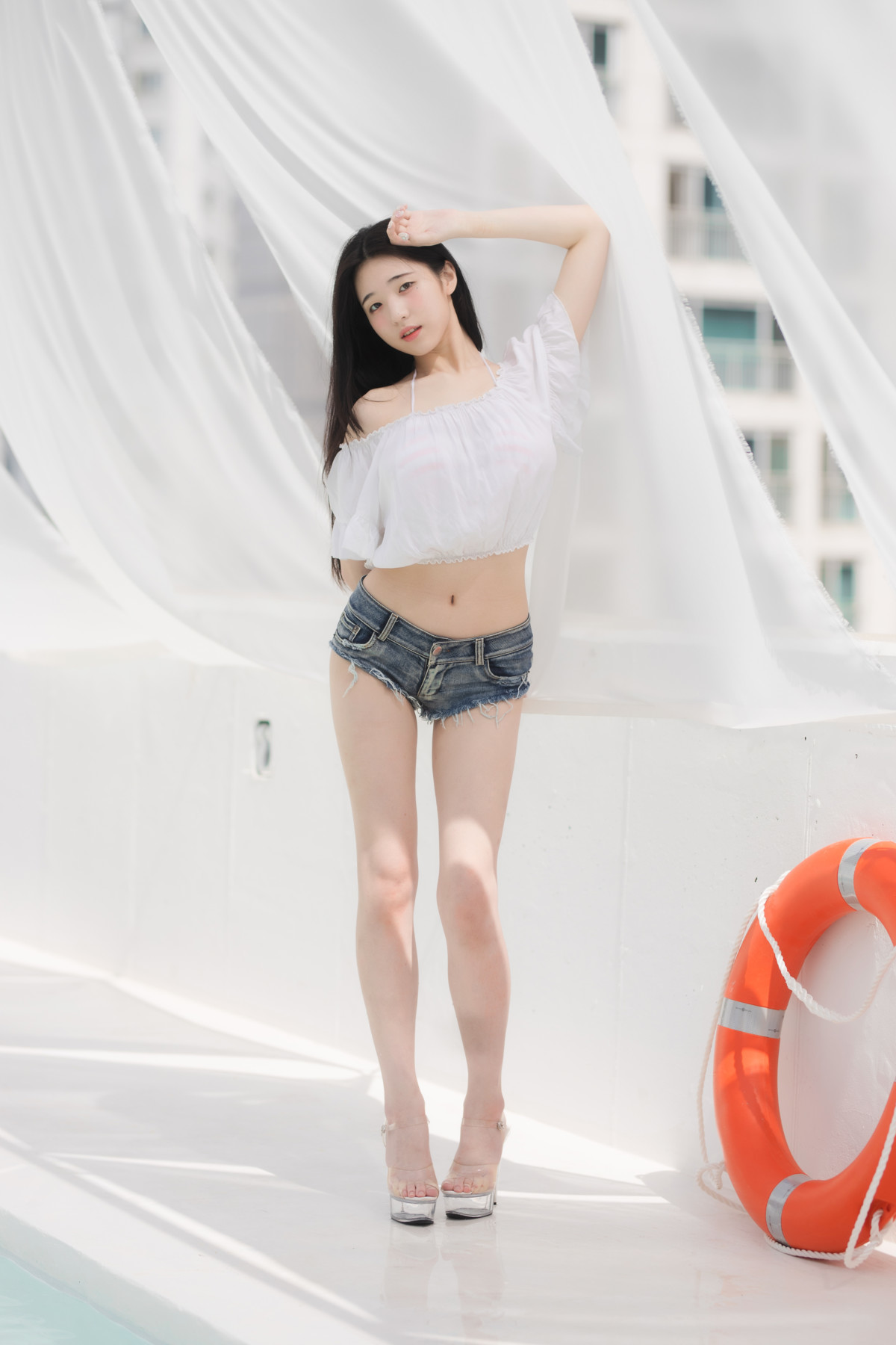 Yeon Woo 연우, Mini Photobook “Vacation”(7)