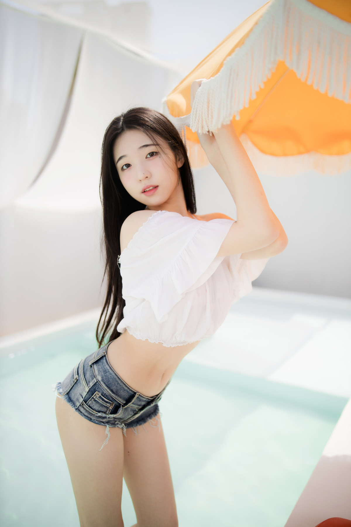 Yeon Woo 연우, Mini Photobook “Vacation”(5)